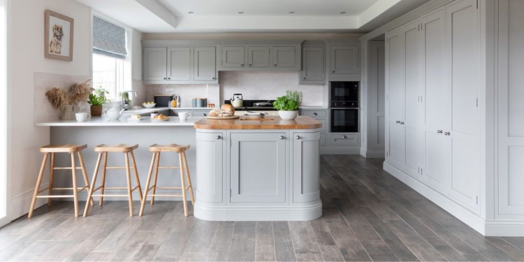 Kitchens Banbury Location Page Hero - Traditional Curved Shaker 1909 Kitchen