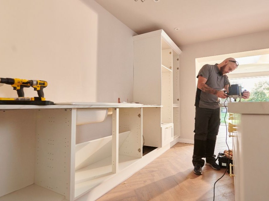 Parker Kitchens installer